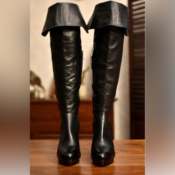 BCBG BCBGMAXAZRIA Black LEATHER BOOTS Size 8B/38 - Picture 4 of 9